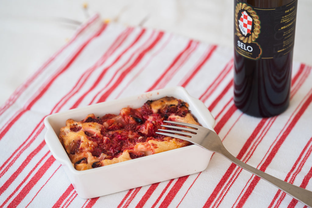 Strawberry Rhubarb Crisp - A delectable dessert with a vibrant fruit filling of rhubarb and strawberries, topped with a crunchy oat-based layer.